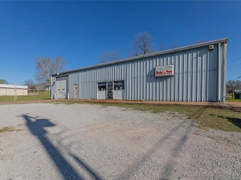 Versatile Former Machine Shop in Prime Downtown Sand Springs Location