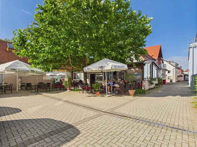 Versatile Restaurant with Garden and Residential Units in Prime Location