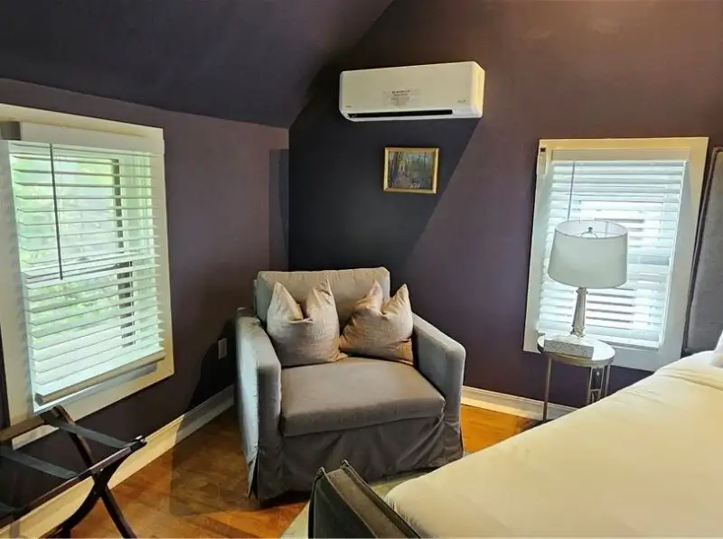 Charming Airbnb Cottage on Historic Loop with Upgrades and Large Entertaining Deck