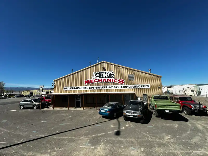 Functional 3,600 Sf Office/warehouse with Mezzanine and Fenced Yard in Prime Location