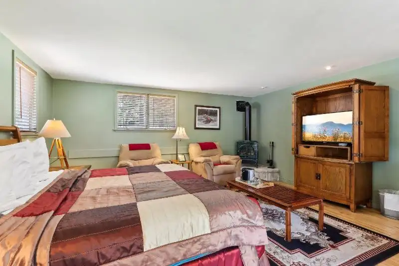 Turnkey B&b and Event Center in Wisconsin Dells with 17 Guest Suites