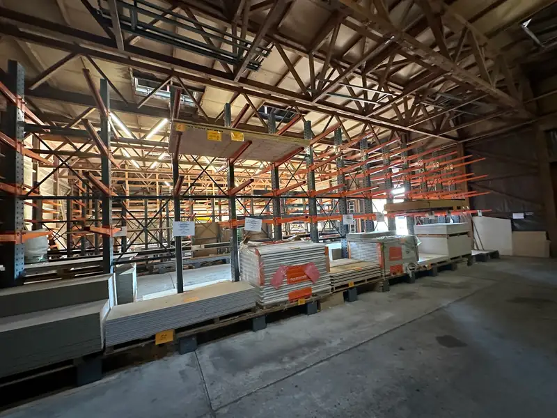 Commercial Ensemble with Multiple Halls and Parking in Leege Industrial Estate, Herzberger Strasse