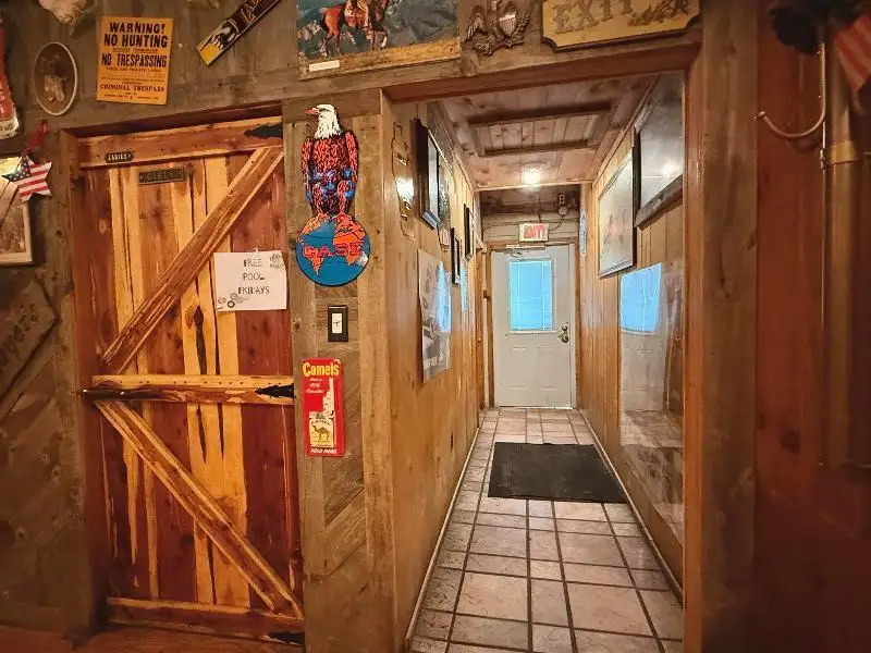 Turnkey Lodge-style Investment Opportunity in Berlin with Unique Interior and Bar