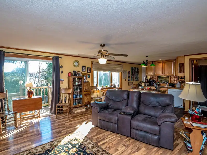 Du Bee Inn: Versatile Bed-and-breakfast with Mountain Views in the Great North Woods