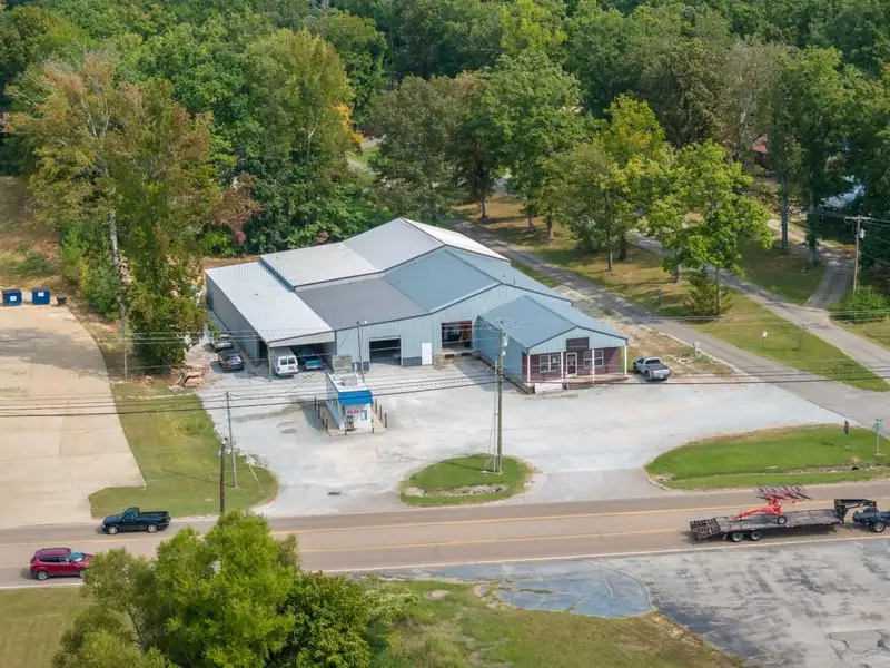 Large Commercial Building with Highway Frontage in Parsons, Tn - 15,000+ Sq Ft
