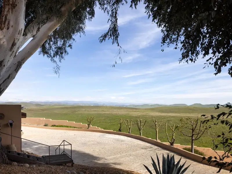 Luxury Estate with Stunning Views, Pool, Wine Cellar, and Extensive Amenities in Friant