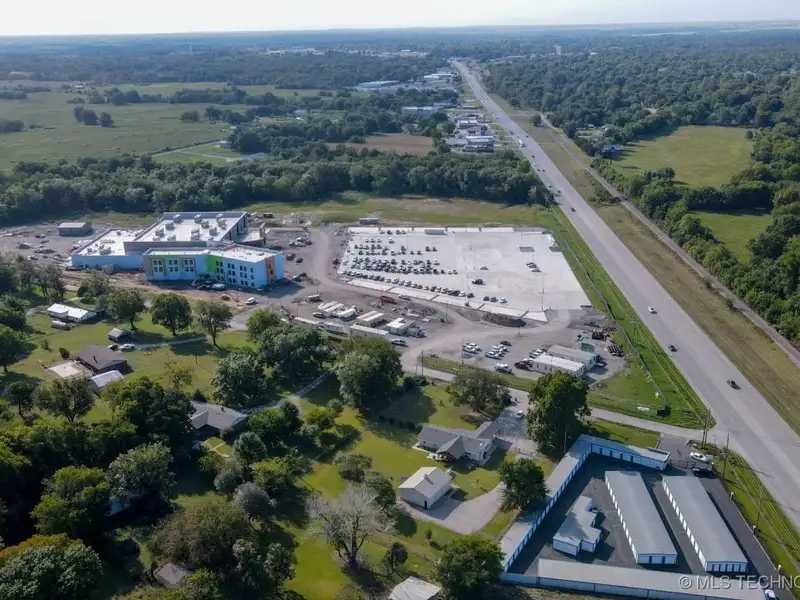 Commercial Property with House and Shops on 2 Acres in Coweta Near Casino
