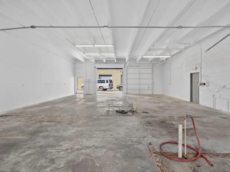 Versatile 2,700 Sf Flex/industrial Condo Units in Jupiter's Industrial Corridor