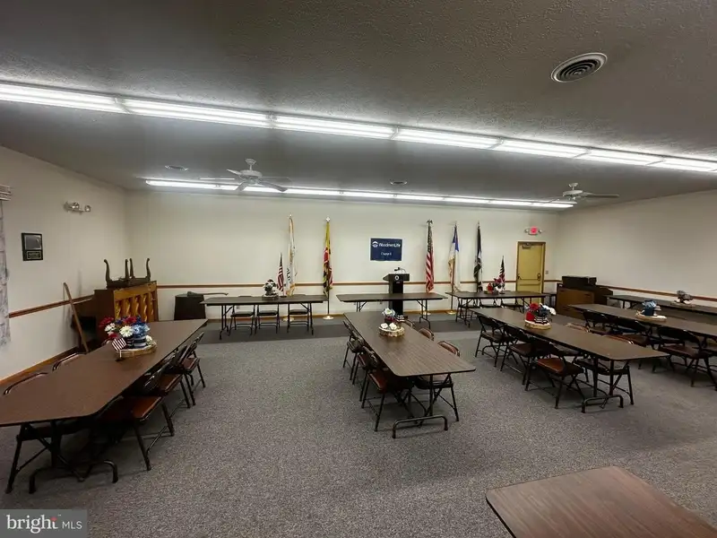 Versatile 3,200 Sq Ft Brick Building in High-traffic Location with Ample Parking