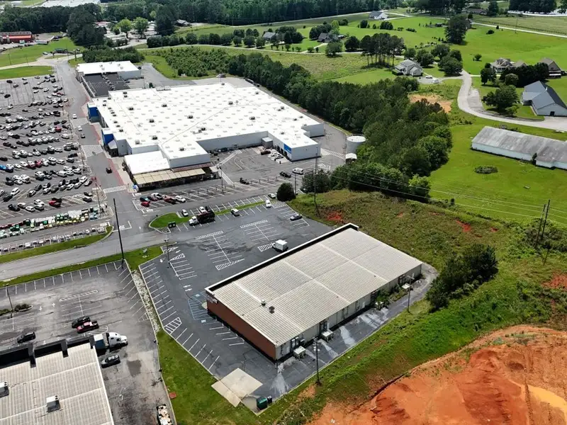 Commercial Strip Center on 3 Acres in Lafayette, Ga Near Walmart Supercenter