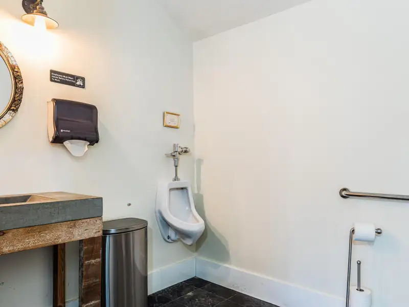 High-end Restaurant Space with Outdoor Dining and Residential Unit in Ogunquit