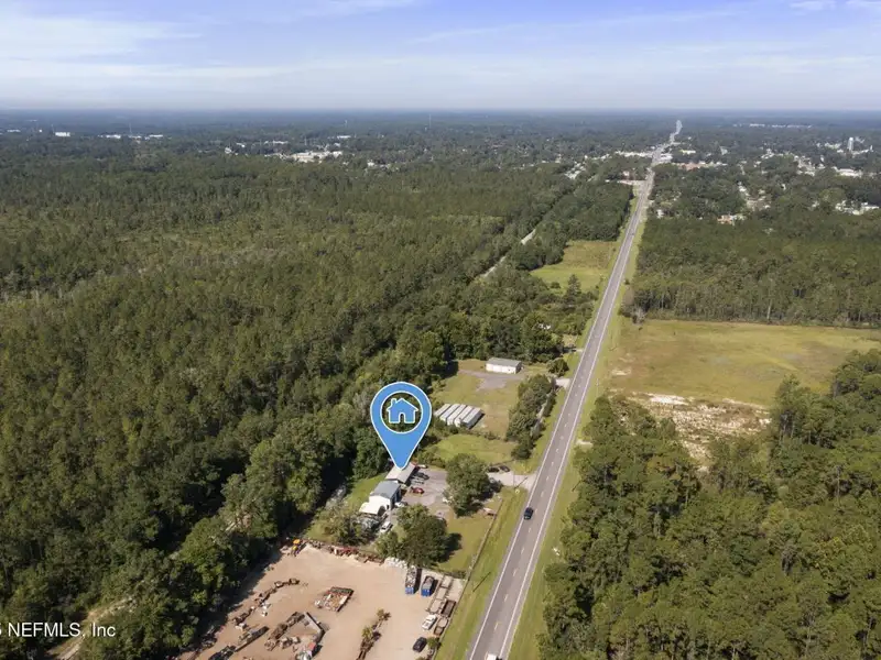 Mixed-use Parcel with Buildings, Ideal for Auto Repair or Sales in Convenient Location