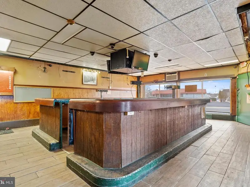 Standalone Commercial Building with Apartment on Macdade Boulevard