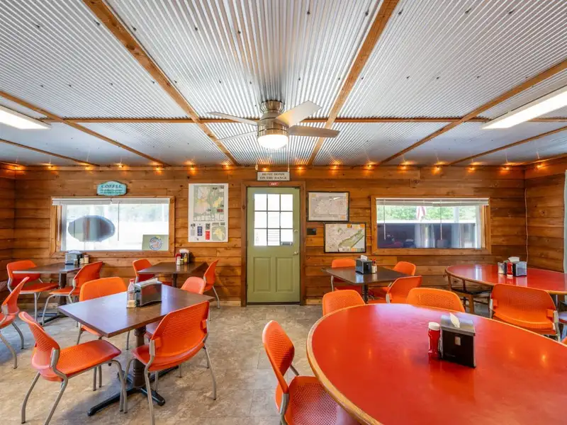 Commercial Restaurant on 3.4 Acres in Parsons, Tn with Highway Frontage and Modern Amenities