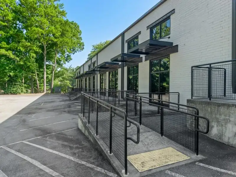 Industrial/flex Building in Prime Atlanta Location with Recent Upgrades and Parking Options