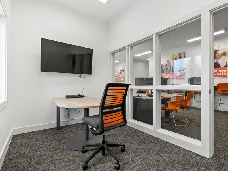 Modern Office Space for Lease in Lakeview District, Battle Creek with High Visibility