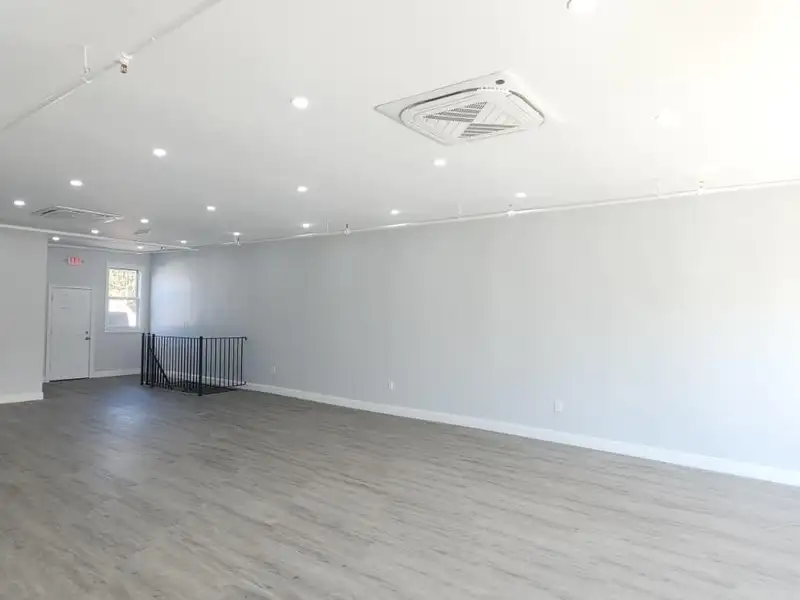 Retail Space for Lease - 1,400 Sq. Ft. with Basement in Prime Location