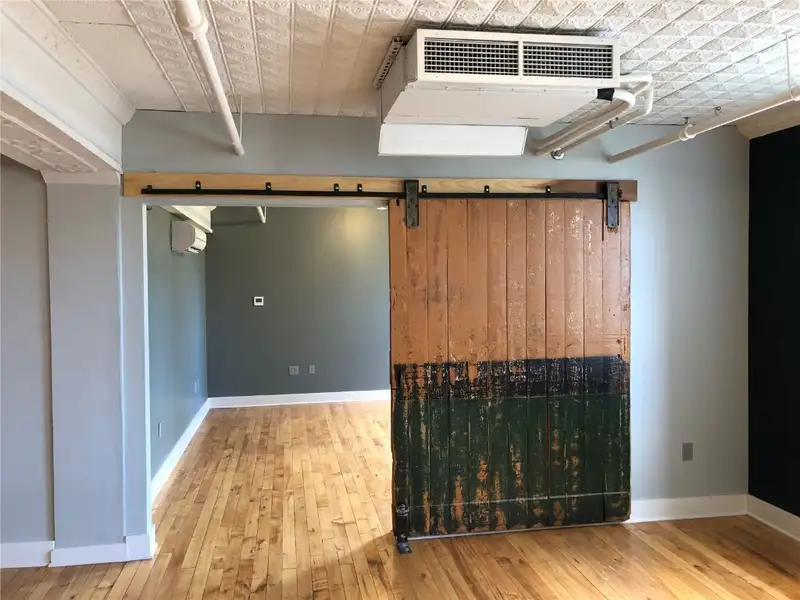 Spacious Open Studio in Historic Smulekoff’s Building - Ideal for Mindful Practices