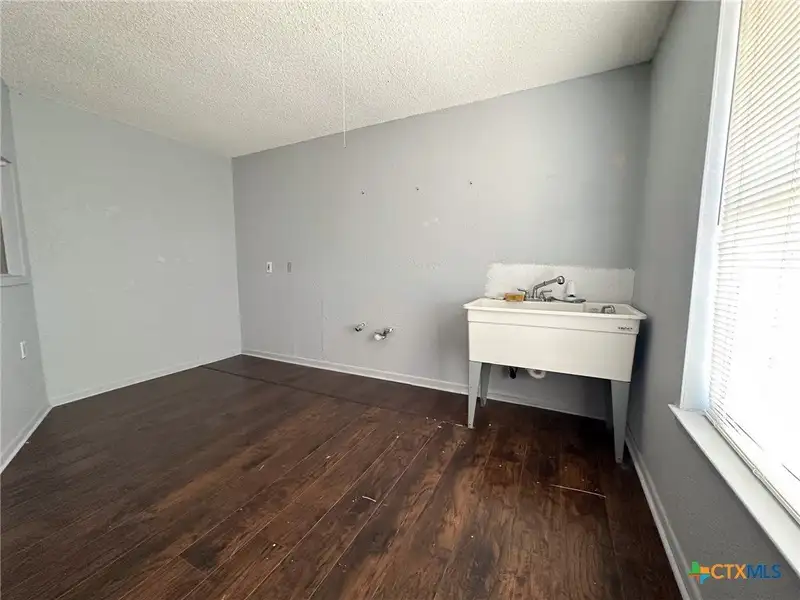 Investment Opportunity: Multi-unit Complex in Copperas Cove with Stable Tenants and Recent Updates
