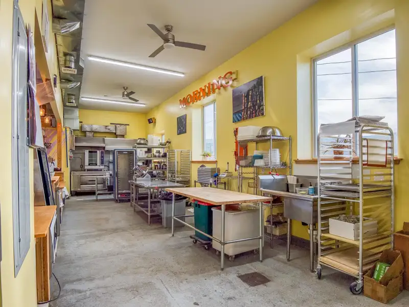 Fully Equipped Café and Bakery with Living Quarters on Main Street, Berlin