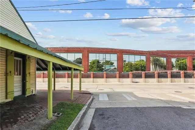 Uptown Commercial Space with Outdoor Patio and Parking - 1844 Sf White Box Ready