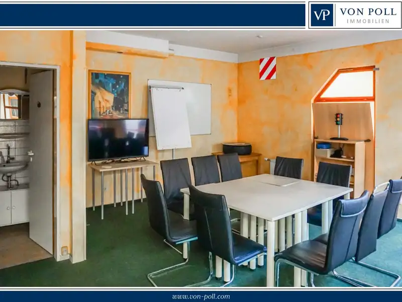 Commercial Space in Rendsburg City Center - Versatile 30.73 M² Unit in Altstadtpassage
