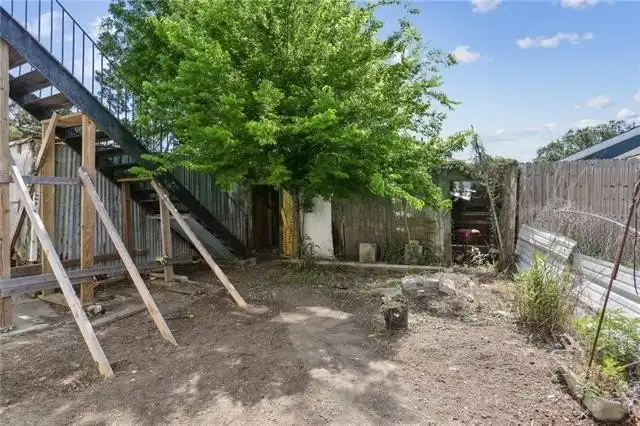 Versatile Commercial Property Near Downtown – 7,000 Sq Ft with Multiple Utilities and Parking