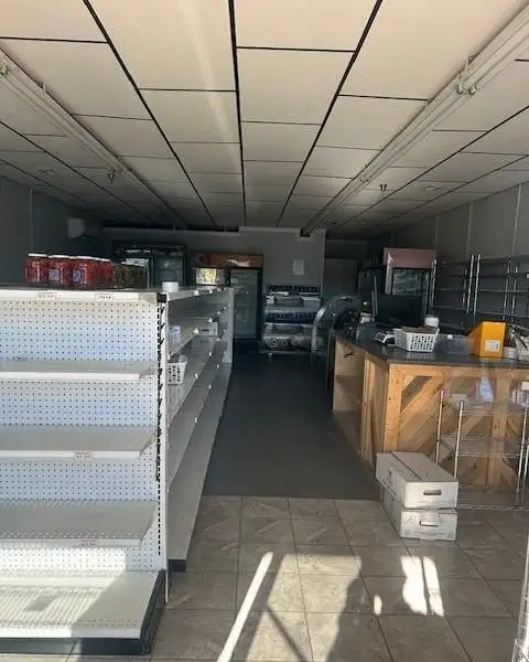 1,000 Sq. Ft. Retail Space for Lease in Blue Springs Plaza with Kitchen Area