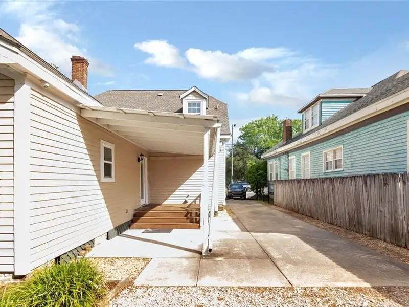Mixed-use Property in Downtown Mobile with High Ceilings and Fenced Yard