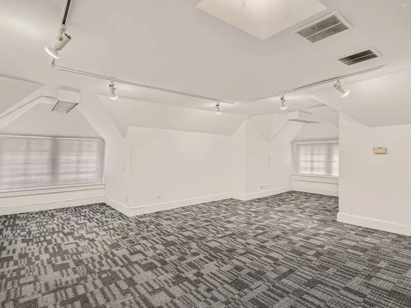 Fully-leased Culinary Investment: 10 Kitchen Stations in Central Location