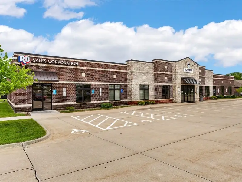 Versatile Office Building with Dual Tenant Configuration in Prime Location
