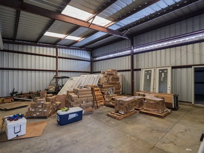 Versatile Commercial Property with Office, Showroom, and Warehouse in Lowndes County
