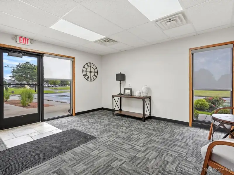 Commercial Office Building for Sale or Lease in Broken Arrow Business Corridor