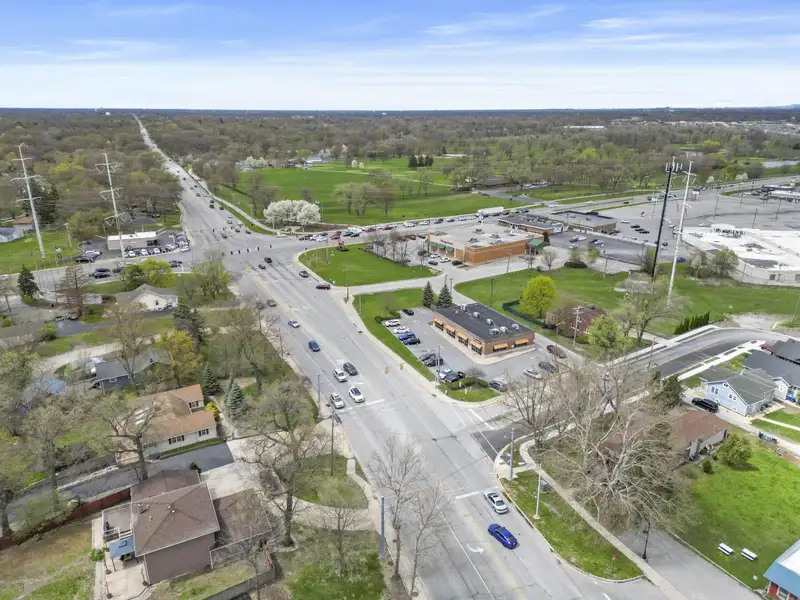Versatile Multi-tenant Retail/office Space for Lease in Highland, In