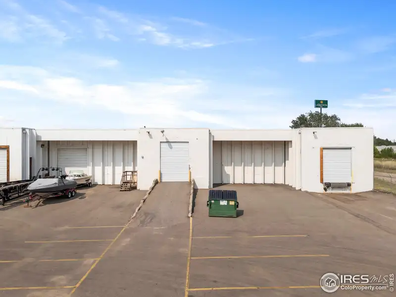 10,525 Sf Commercial Warehouse for Rent in Concrete Tilt-up Industrial Building