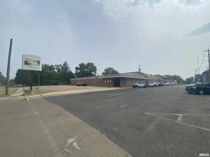 Versatile Commercial Space in Princeville Business District, Ideal for Restaurant or Retail