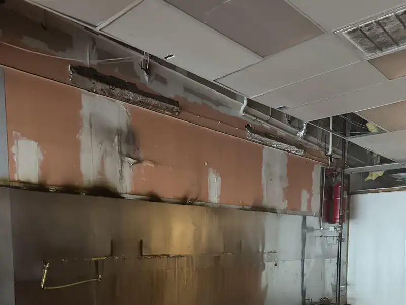 Retail Bay for Restaurant in High-traffic Area - 1400 Sf Available