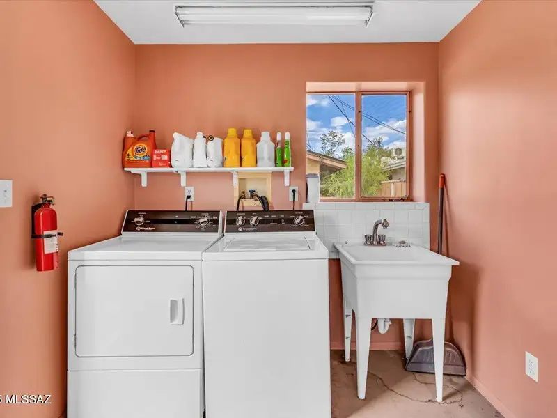 Fully Renovated Multi-family Property in Miramonte Neighborhood with 6 Apartments
