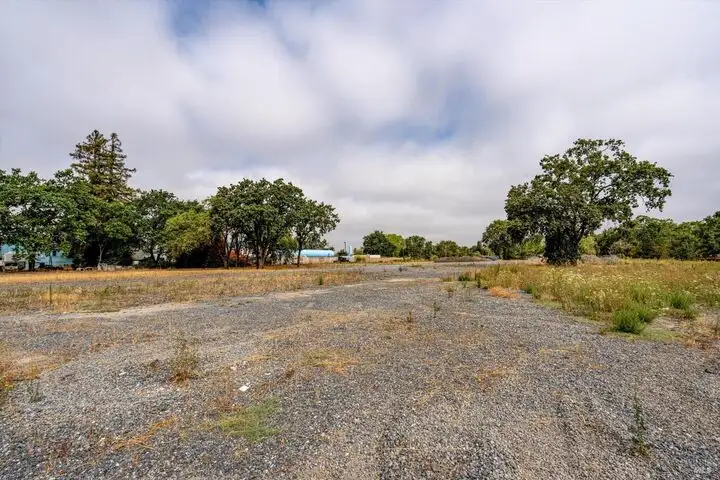 6.33-acre Development Opportunity in Prime Santa Rosa Location