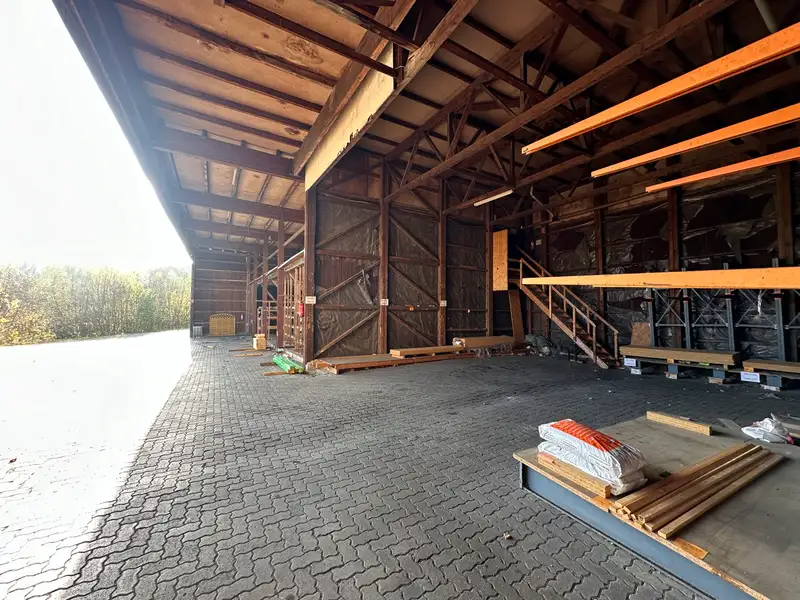 Commercial Ensemble with Multiple Halls and Parking in Leege Industrial Estate, Herzberger Strasse