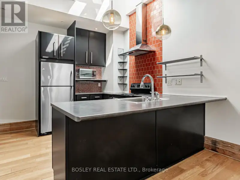Charming Two-storey Apartment in Landmark Building on Queen St West
