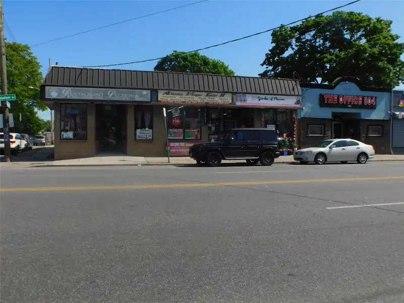 Turnkey Pizza Restaurant for Sale in High-traffic Location with Essential Equipment Included