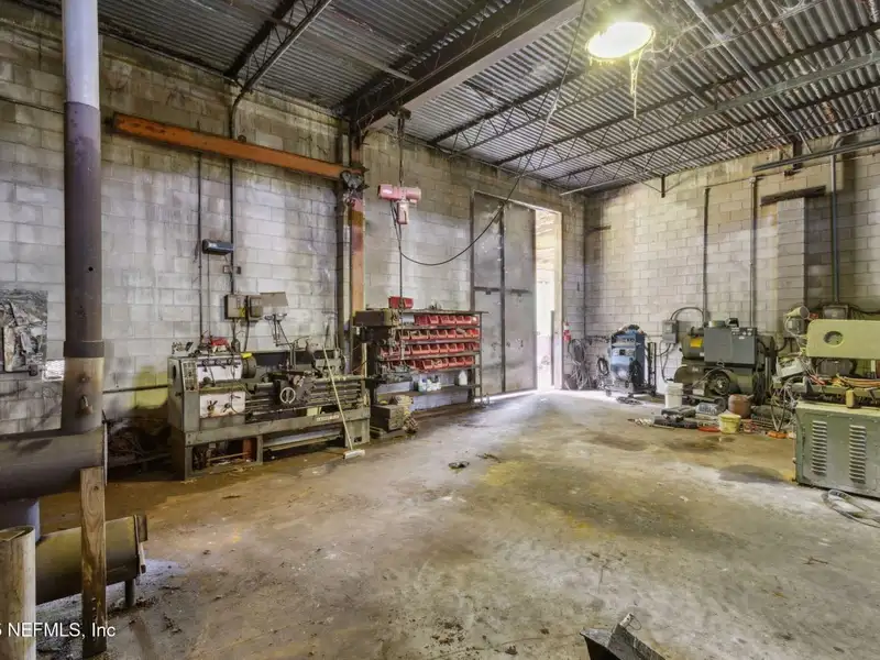 5.04-acre Mixed-use Parcel with Home and Shop in Nassau County
