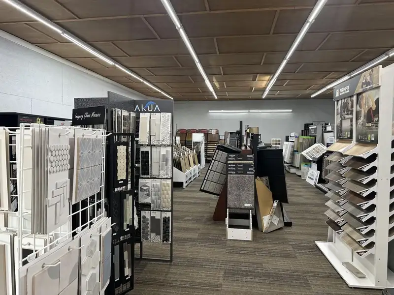 Large Commercial Building on Highway 412e in Parsons with 15,000+ Sq Ft Space