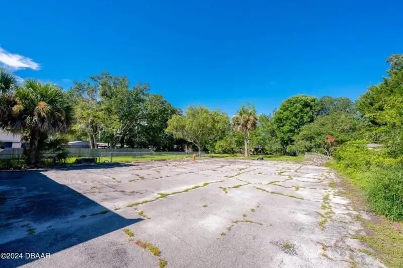 Versatile Commercial Building with Yard Space in Prime Location