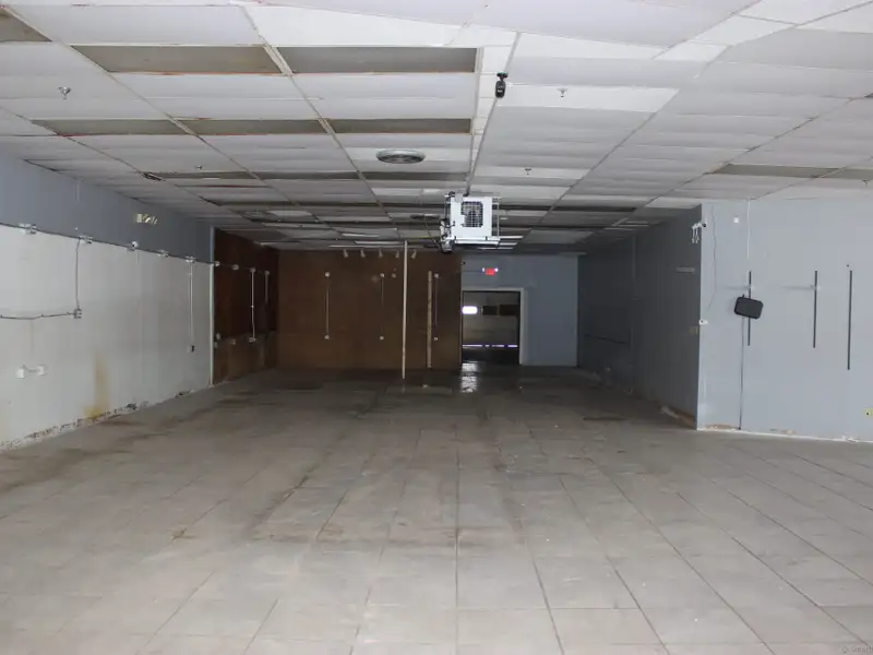 Retail or Professional Office Space for Lease Near Yale University and Rt15, 3400 Sf