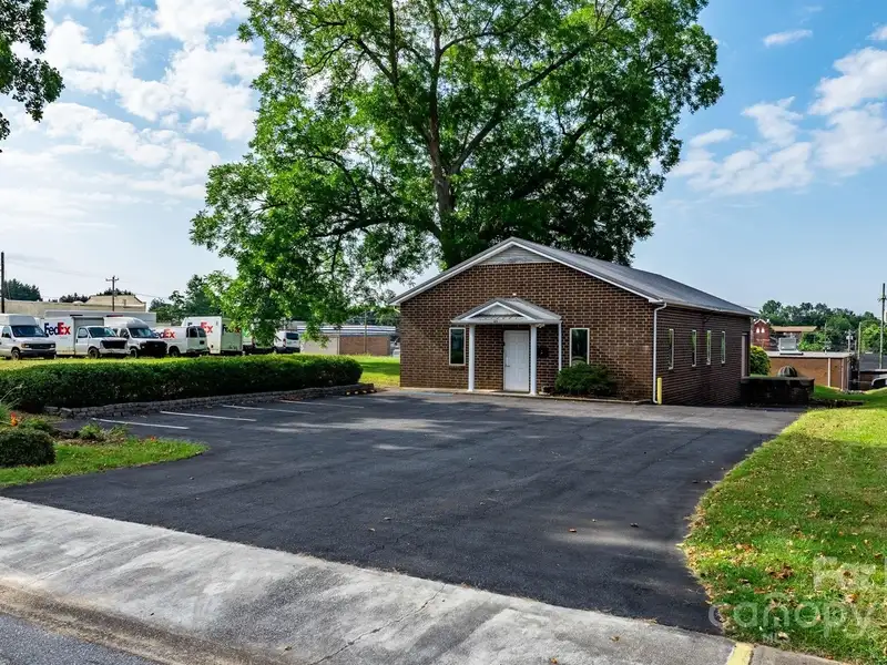 Prime Brick Office Building with Expansion Potential in Downtown Hickory