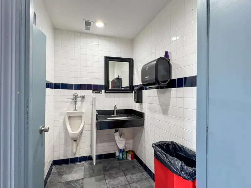 Prime Commercial Restaurant Space in High-traffic Location, 2915 Sq. Ft.