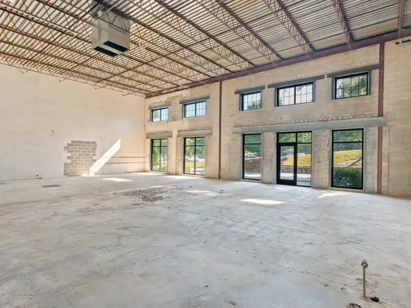 Industrial/flex Building in Prime Atlanta Location with Recent Upgrades and Parking Options