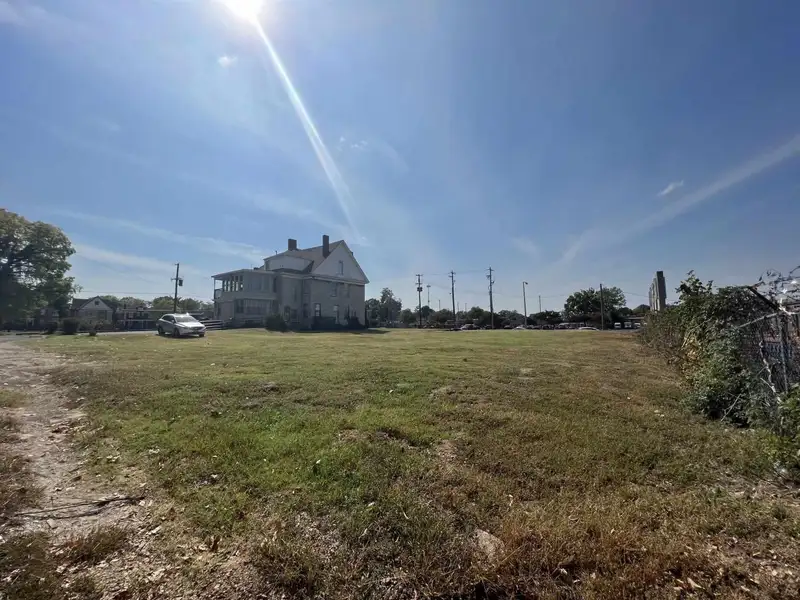 Office Building with Development Potential in Medical Center/midtown Area on 0.71 Acres